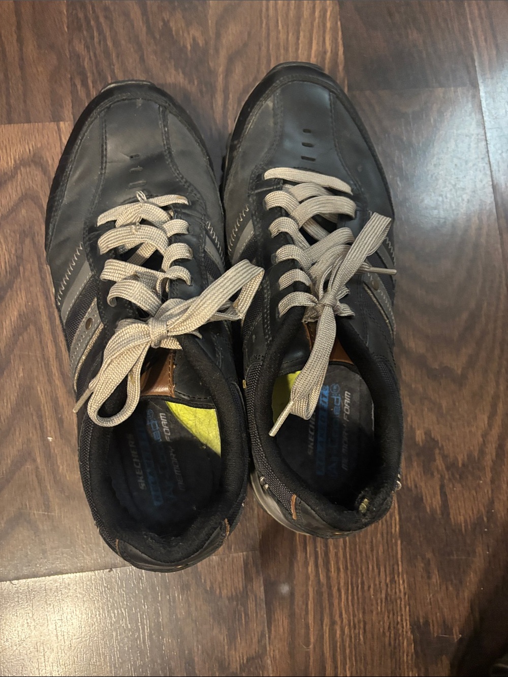 Skechers Men’s size 10 Black and gray Relaxed Fit Trainers